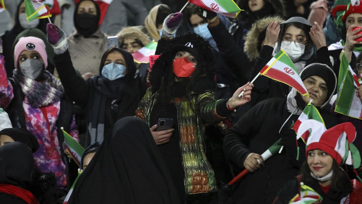 Iranian women's national team silent during national anthem