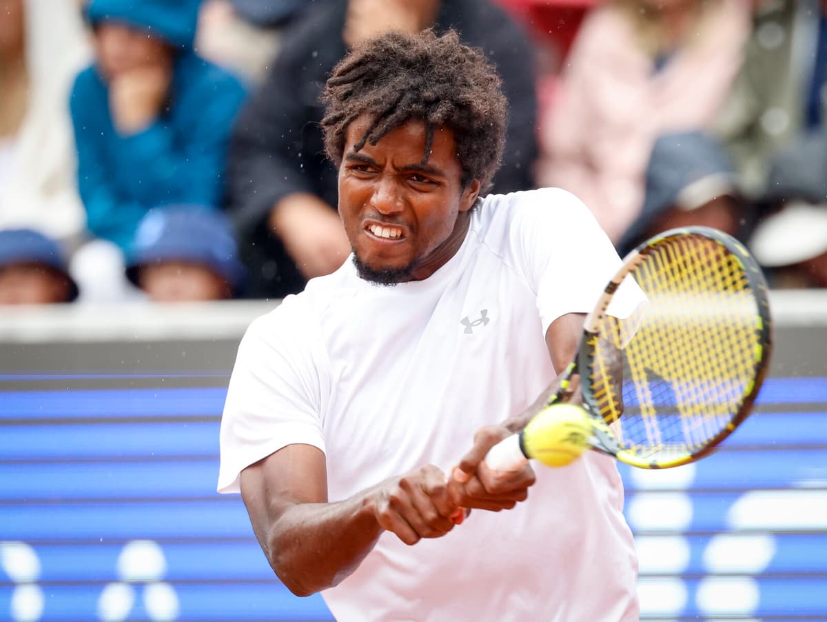 Elias Ymer Advances in Båstad Tennis Despite Opponent's Tactics
