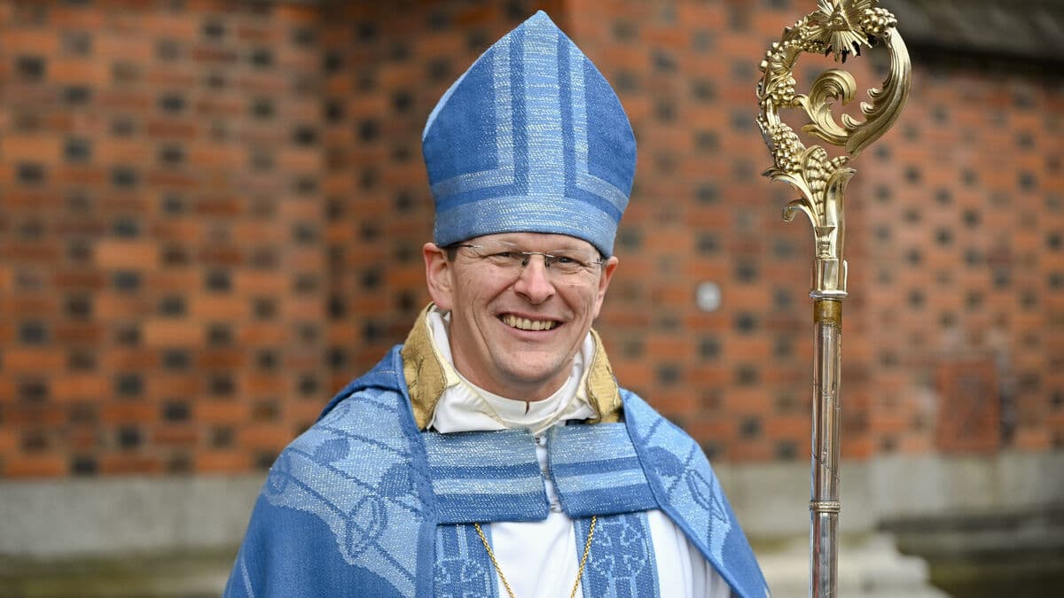 Few Church of Sweden bishops demand priests marry same-sex couples