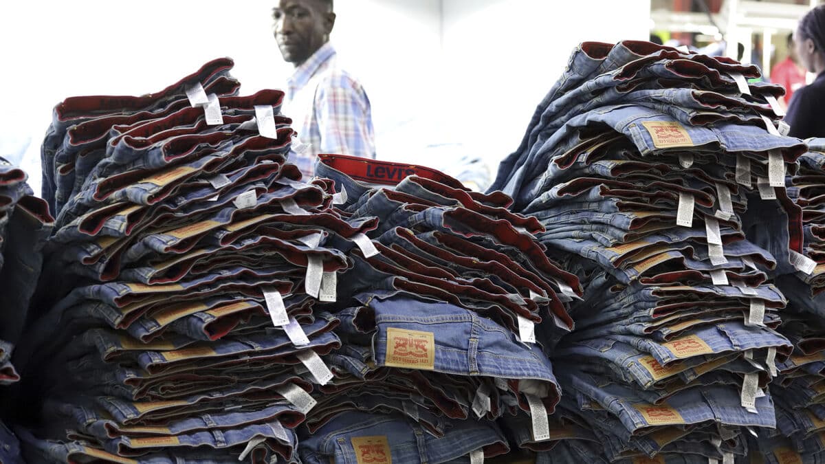 Wall Street Drops Amid Concerns Over Potential New China Tariffs