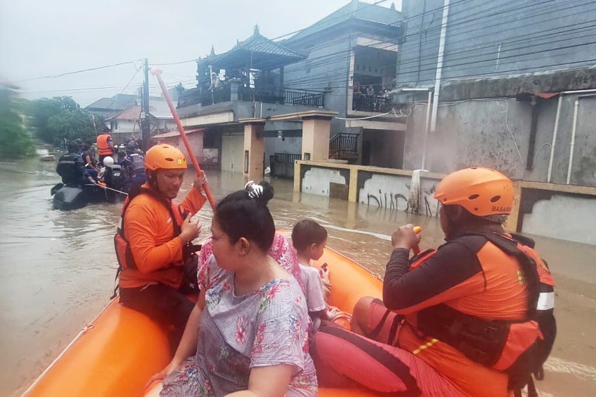 Deadly Floods Devastate Bali and Flores, 15 Dead and 6 Missing
