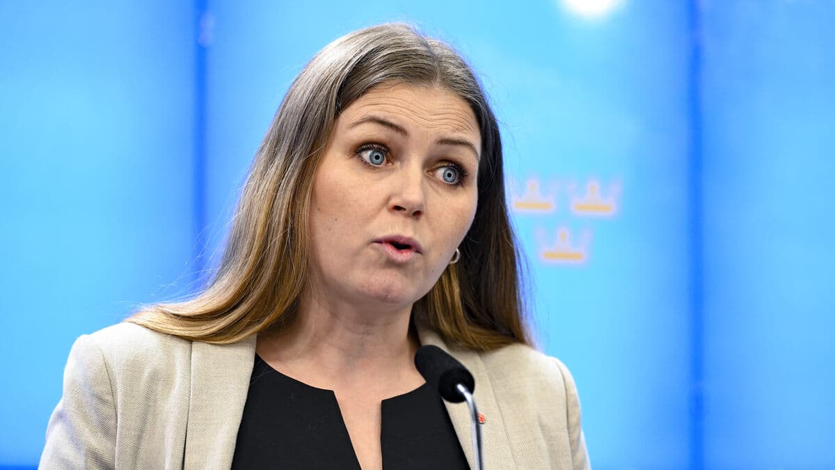 S warns of criminals in healthcare, wants permit requirement for new healthcare businesses