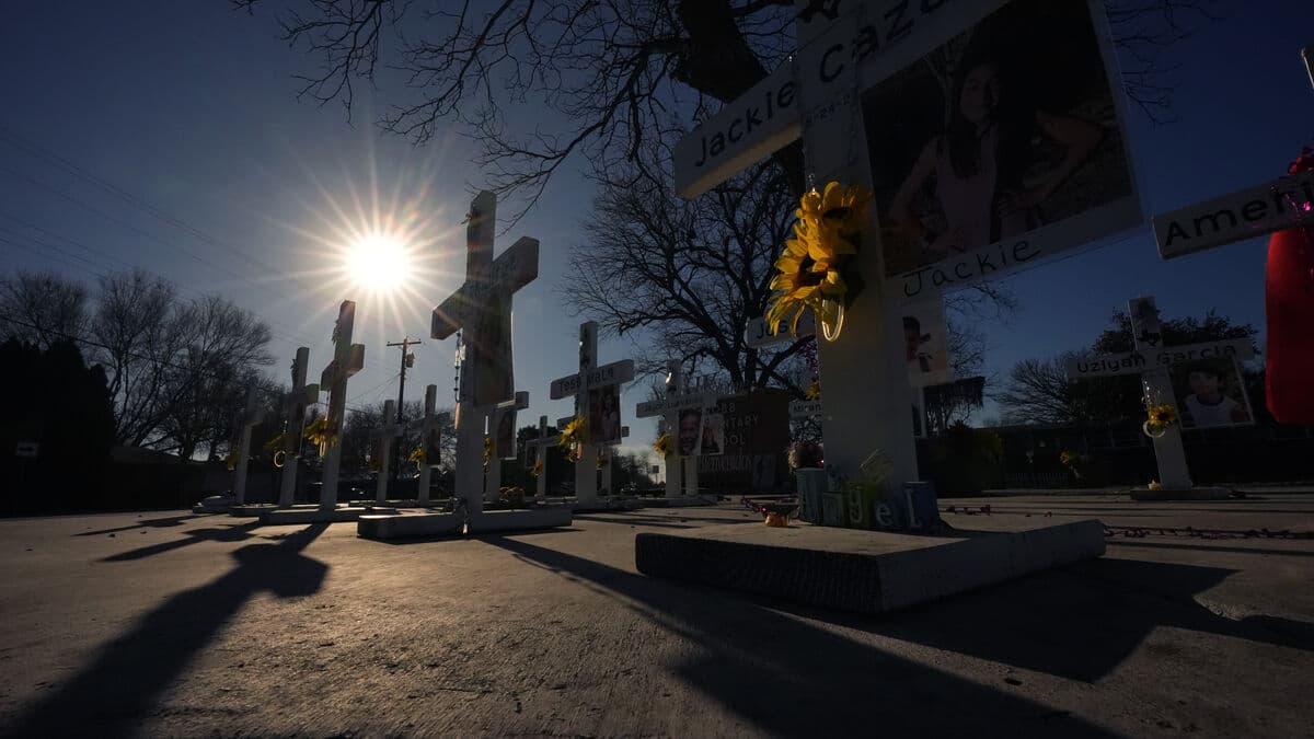 Former school police officer acquitted after Uvalde, Texas school massacre