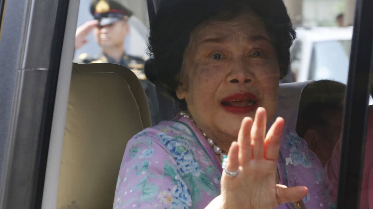 Thailand's Former Queen Sirikit Passes Away at 93
