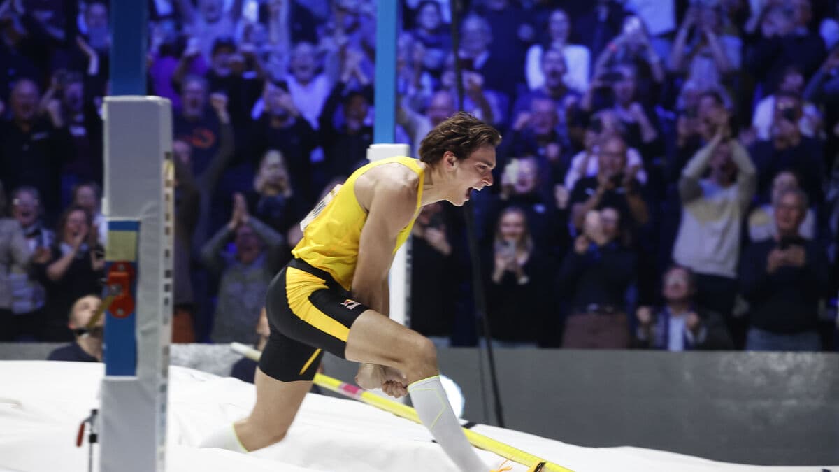 Armand Duplantis sets world record, jumps 6.31 in Uppsala