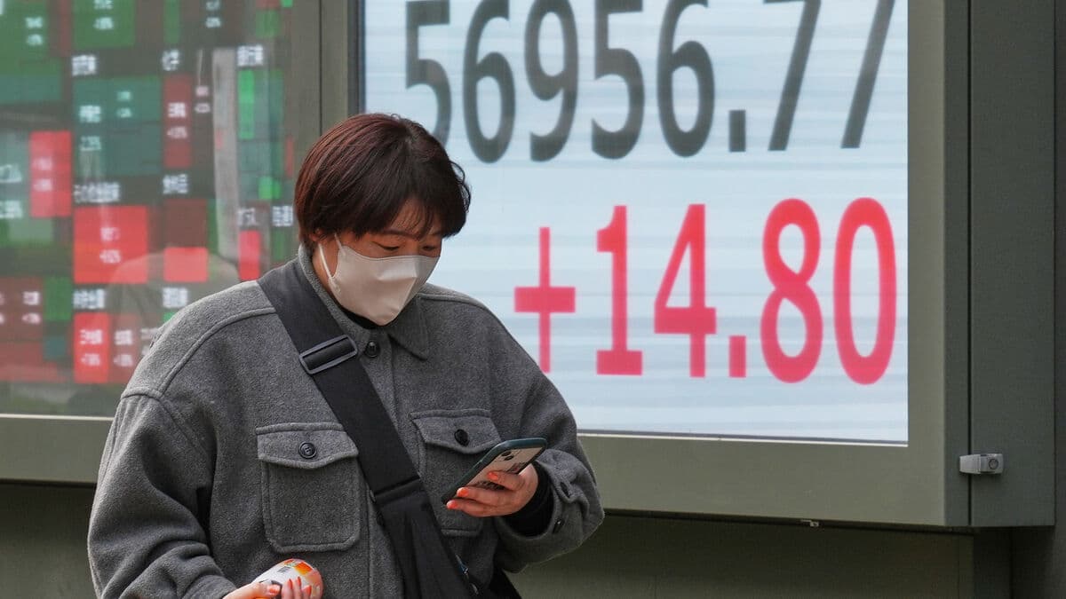 Mostly up on Asian stock markets - Shenzhen, Shanghai and Kospi up, Hang Seng down