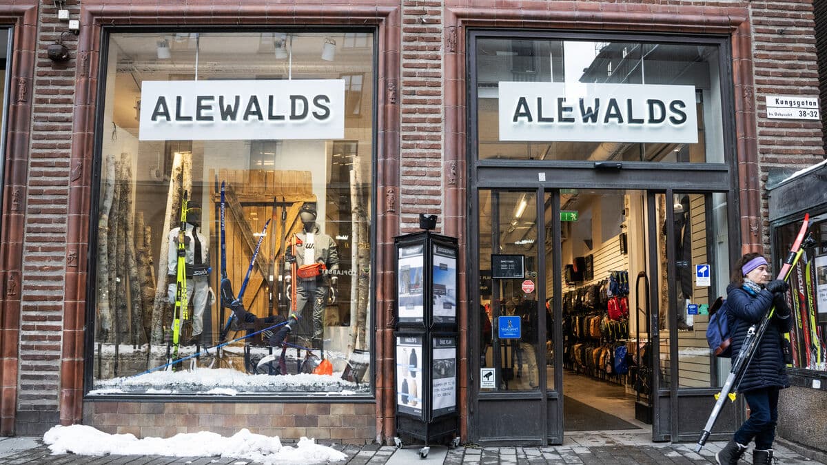 Snow lifts pressured sports retail