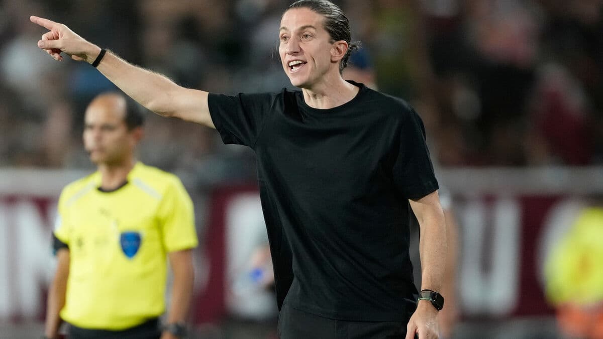 Filipe Luis fired by Flamengo immediately after 8-0 win