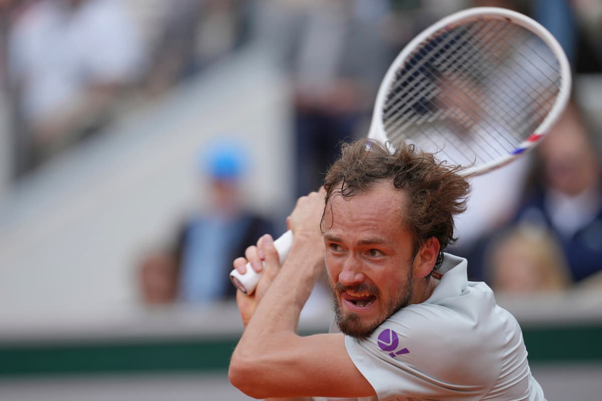 Medvedev Exits French Open in First Round After Thrilling Match