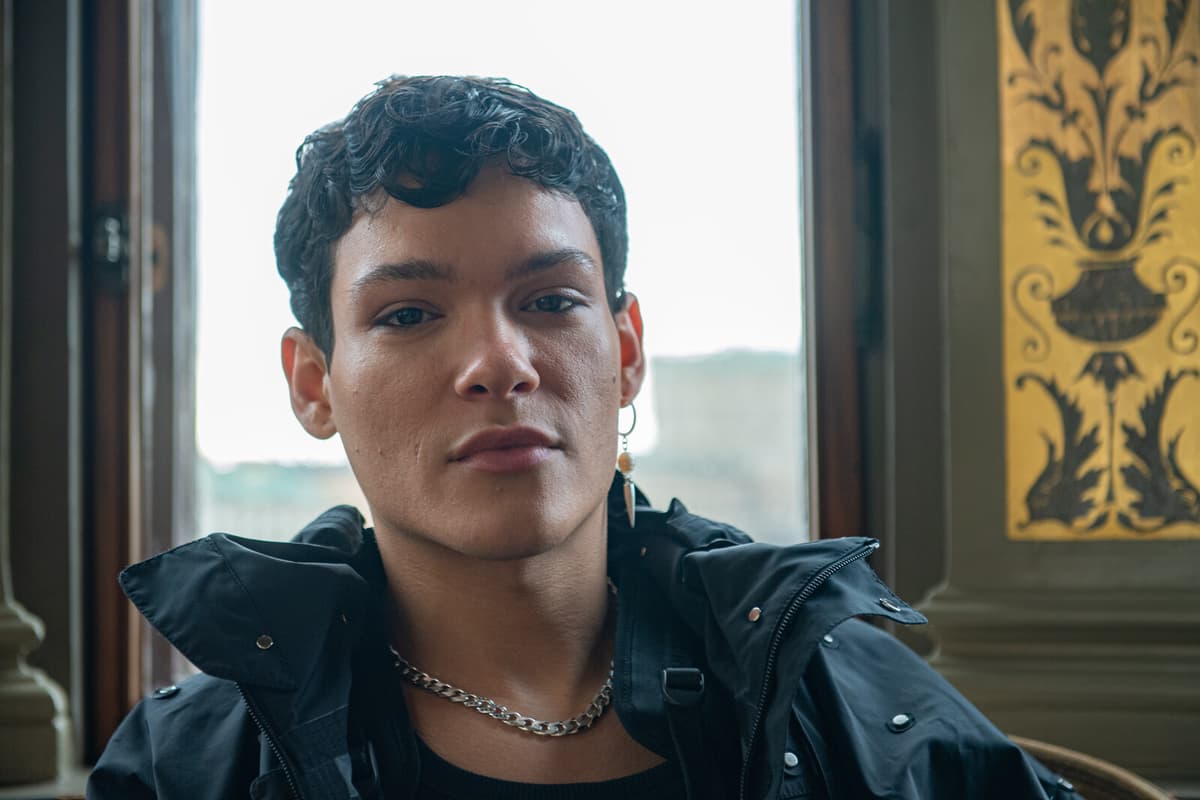 Omar Rudberg Halts Stockholm Pride Show to Defend Mother