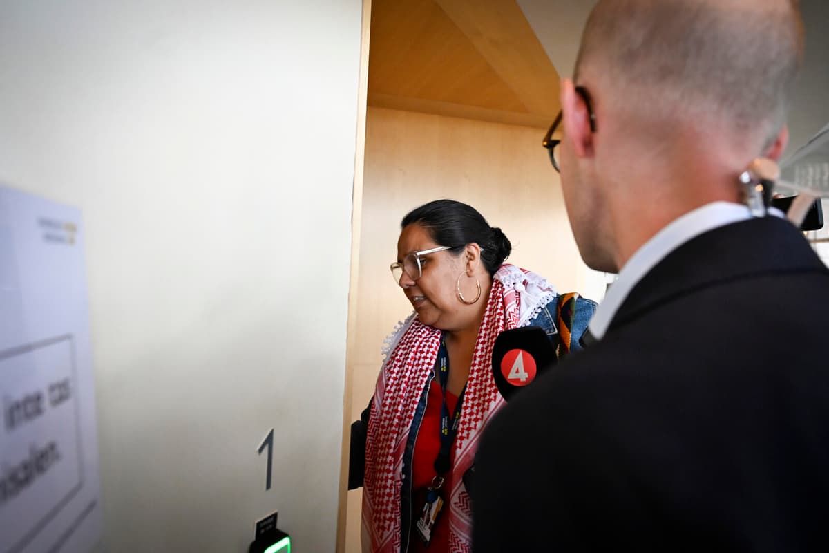 Left Party Politicians Face Expulsion Amid Media Distrust