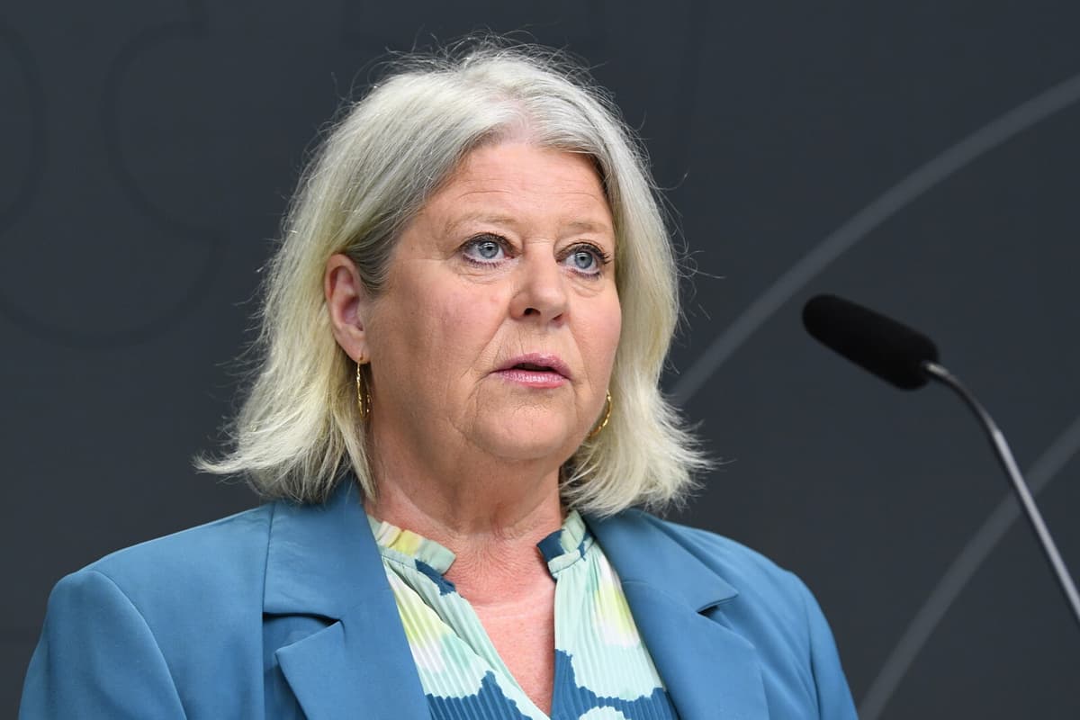 Inadequate Dental Care for Youth in Sis-Homes Criticized by Minister