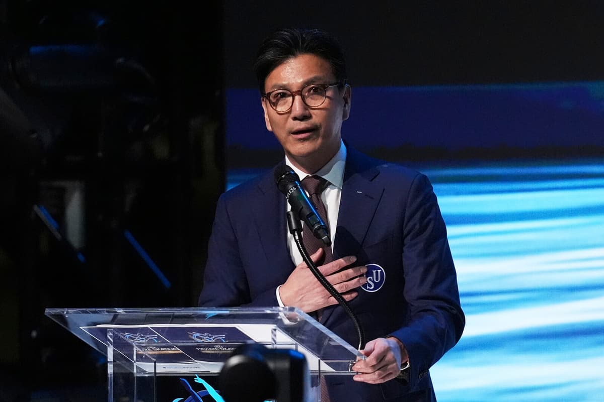 Figure Skaters Honored at World Championship After Tragic Plane Crash