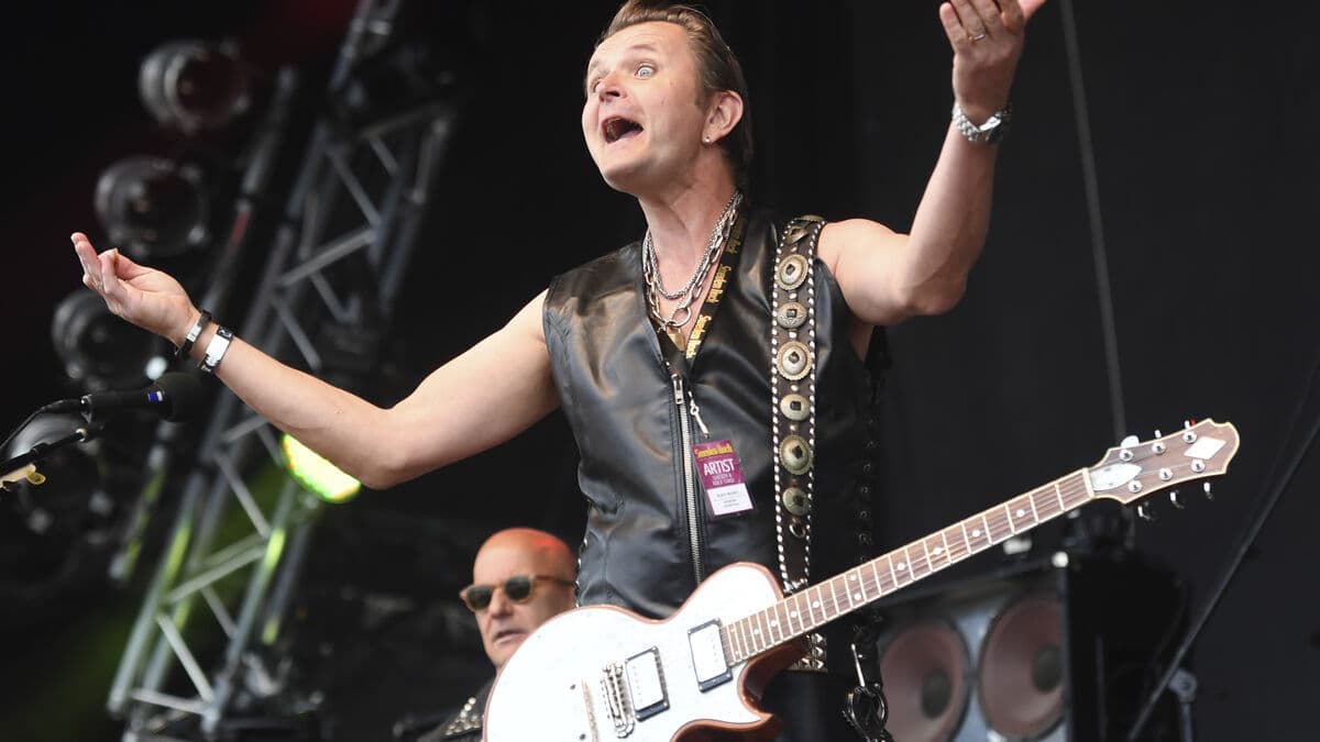 Black Ingvars singer Anders Möller dies