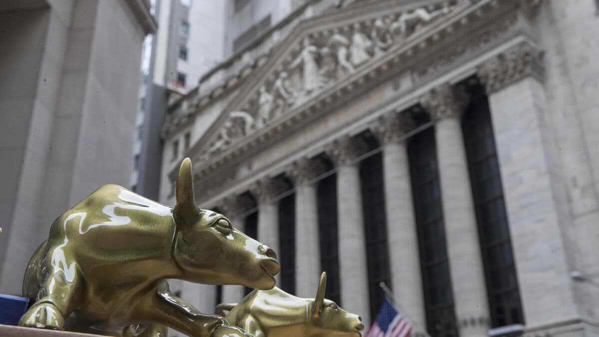 S&P 500 Dips After Seven-Day Rise as Ford and Tesla Shares Fall