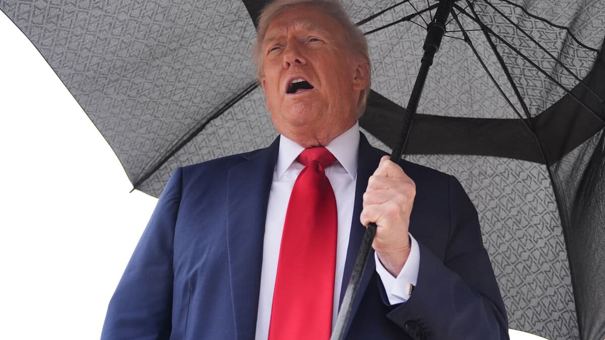 Trump Considers Sending Tomahawk Missiles to Ukraine