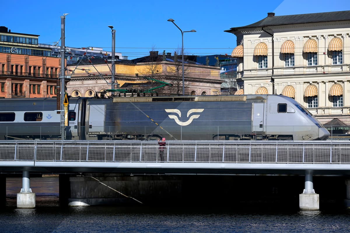 Train Service Resumes South of Stockholm After Temporary Halt
