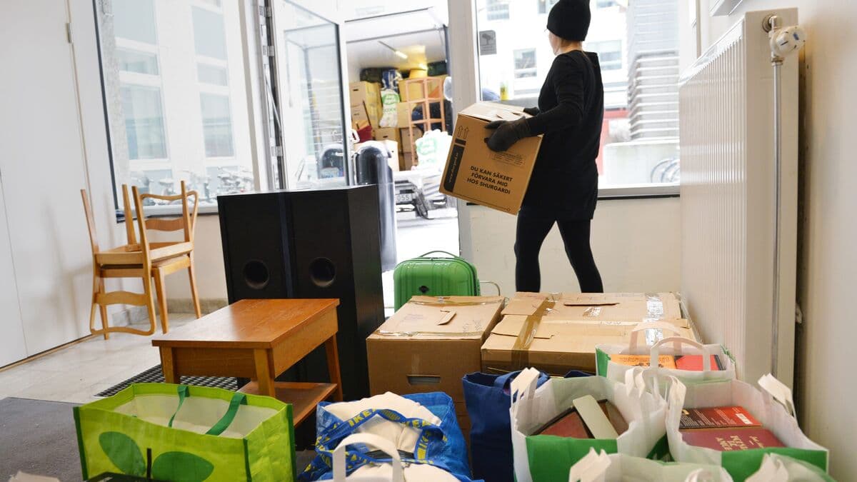 Men in big cities leave home last