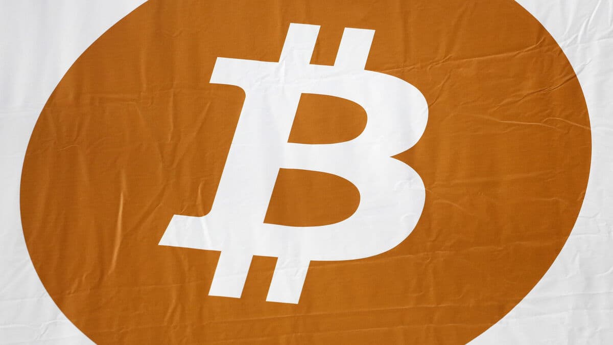 Bitcoin falls to lowest level in about ten months, trades just under $80,000