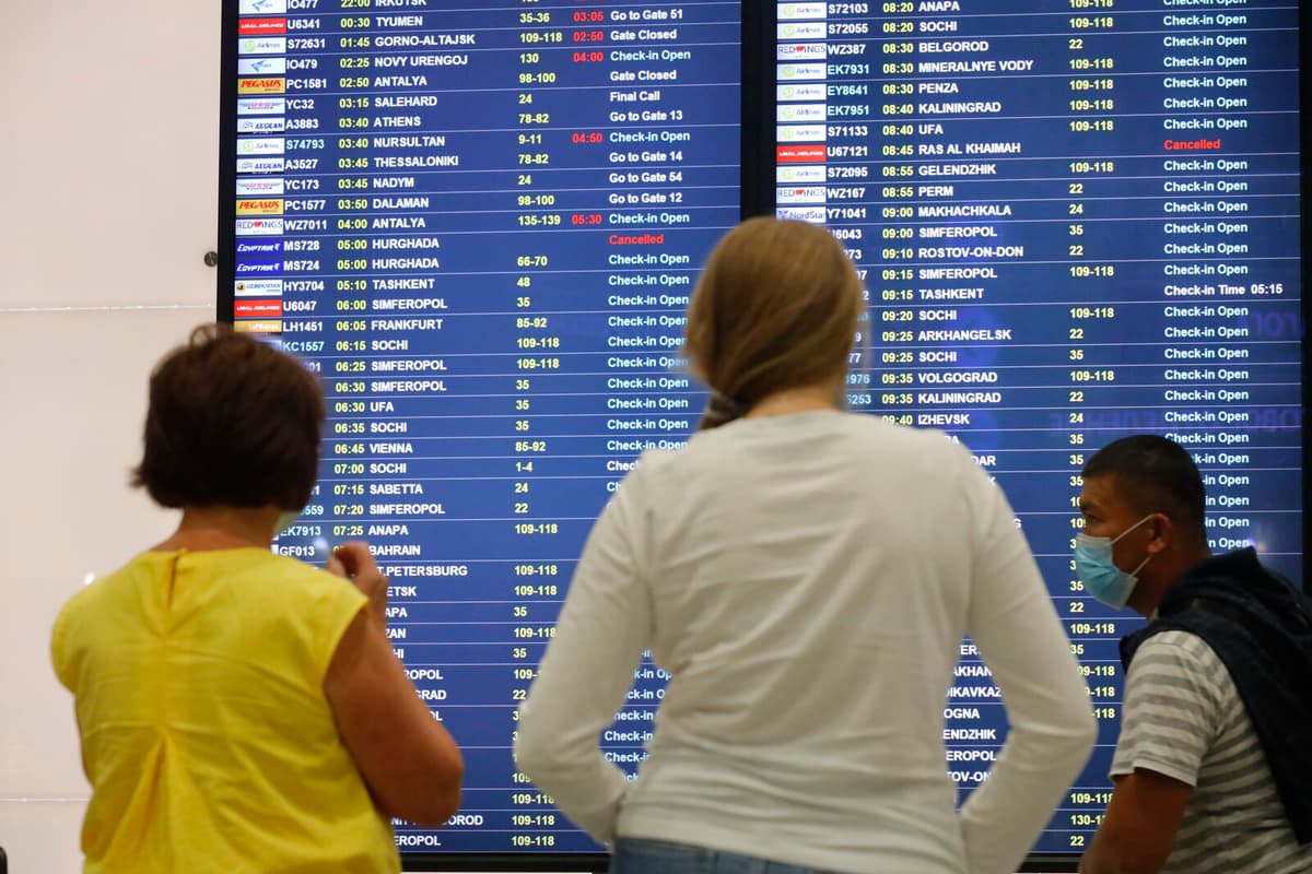 Ukrainian Drone Strikes Temporarily Close Moscow Airports