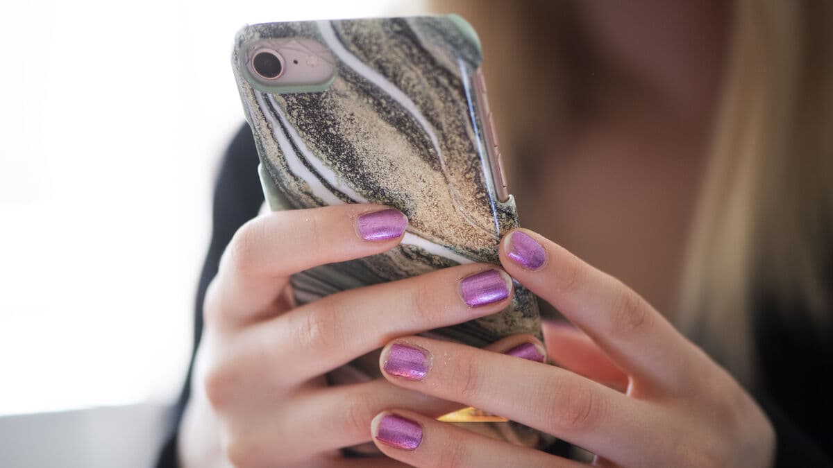 Swedes doubt AI – but still ask for love advice