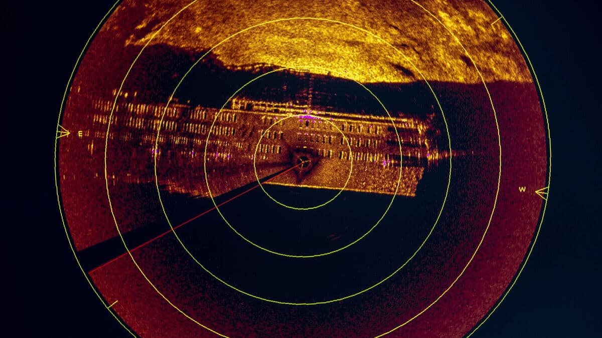 Report: Holes in Estonia appeared after the accident