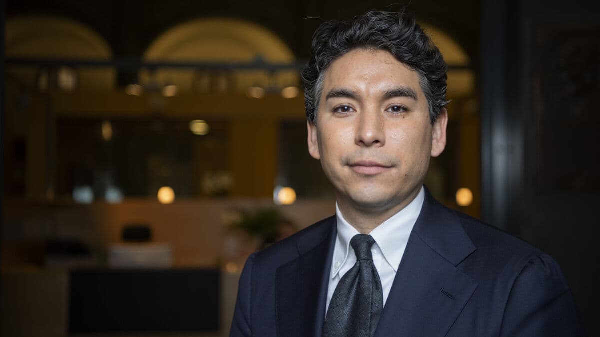 Stock market crash expected after tariff threats - here's what you should think