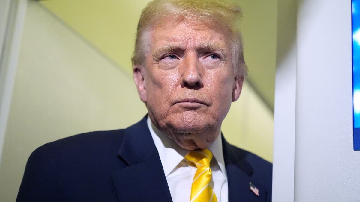 Trump: "Knows nothing" about Epstein emails