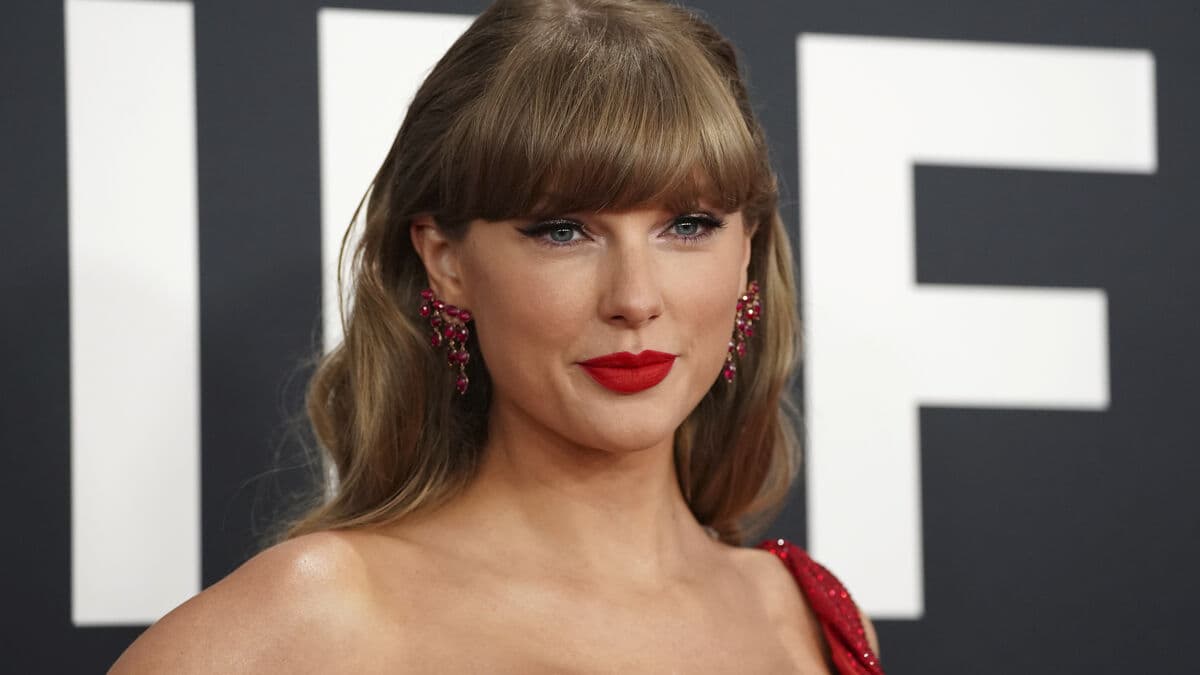 Taylor Swift inducted into American Songwriters Hall of Fame - youngest ever