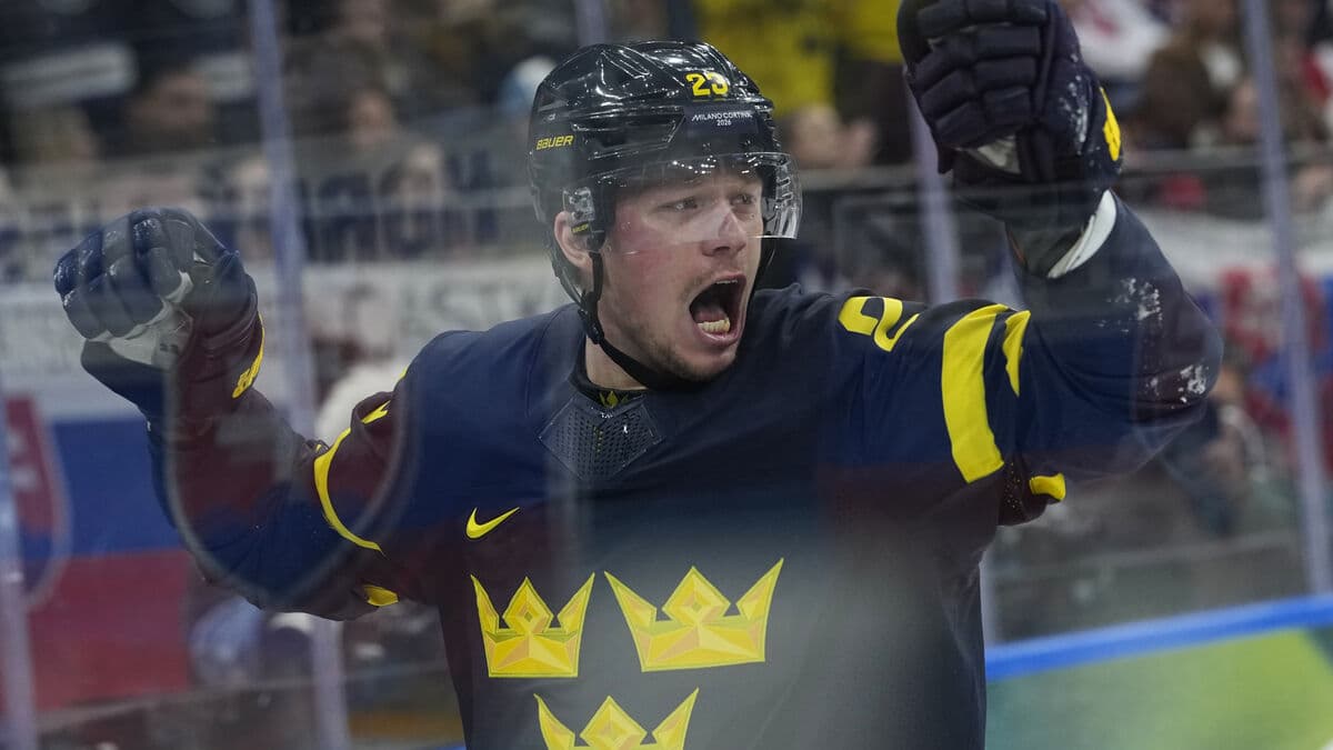 I don't want to put the team in that situation, says Lucas Raymond after late penalty in Sweden win over Slovakia