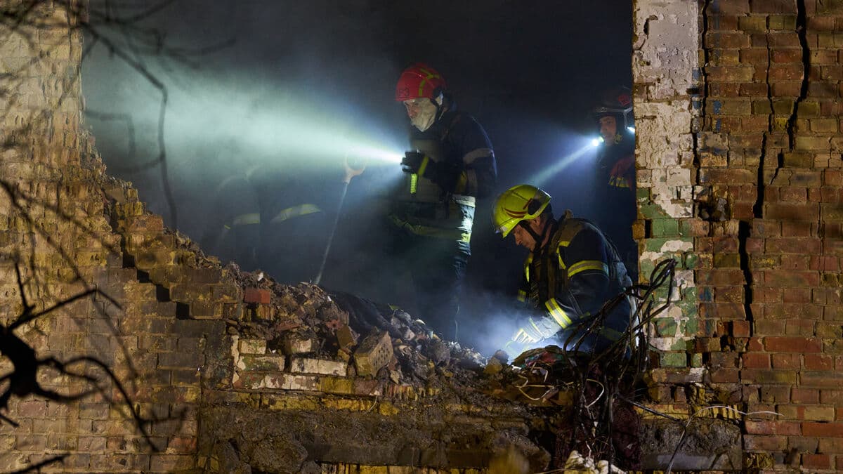 Three dead in Russian attacks on Kyiv