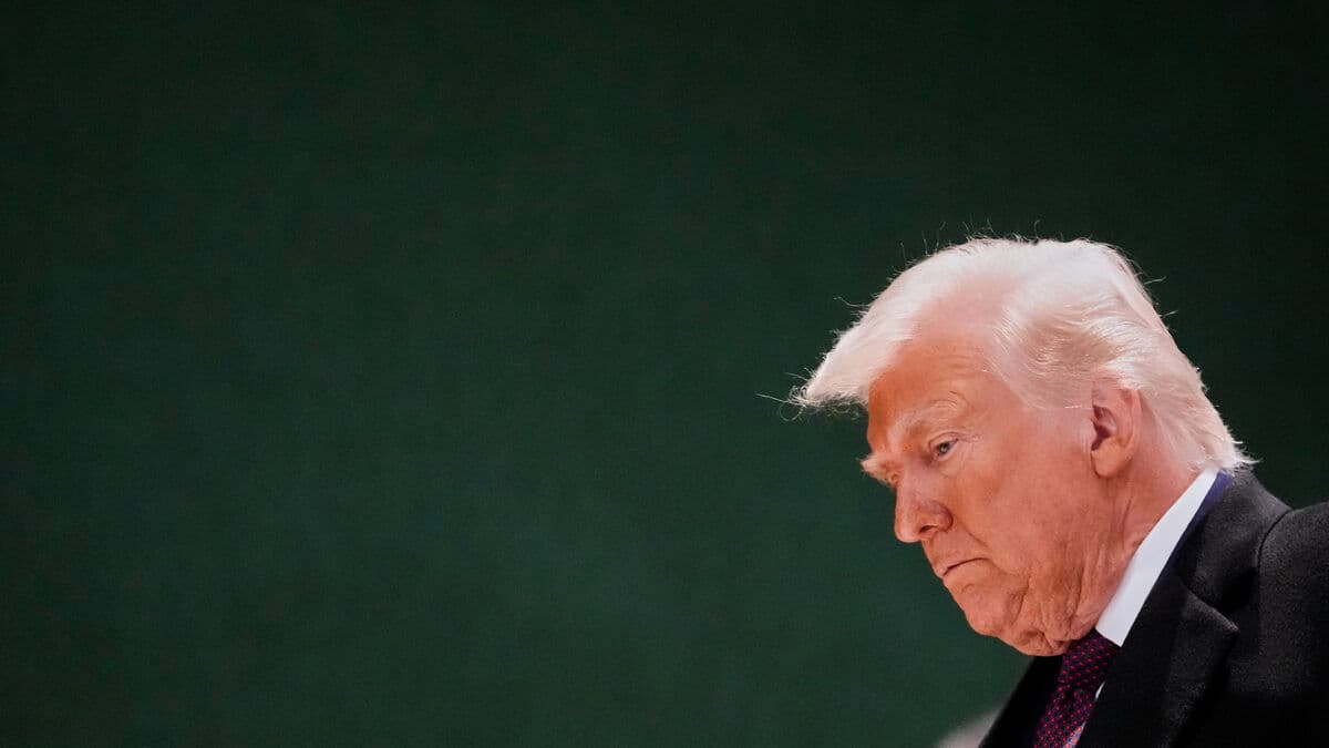 Trump: Warships heading toward Iran