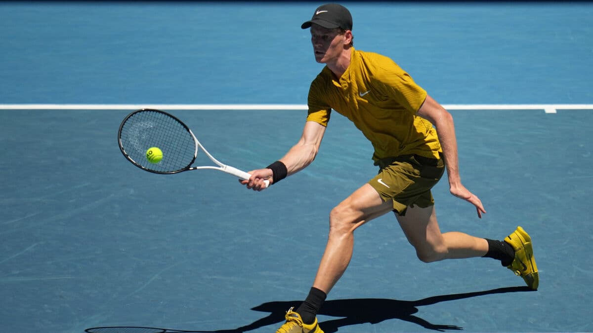 Heat puts a stop to play - Australian Open suspended