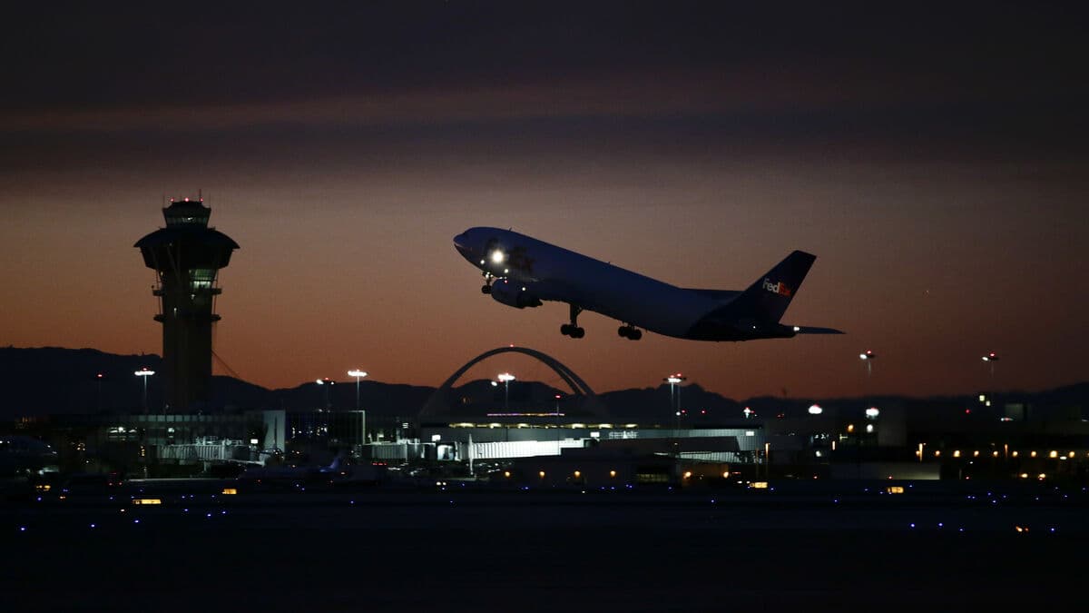 Tens of thousands of flights delayed in the US