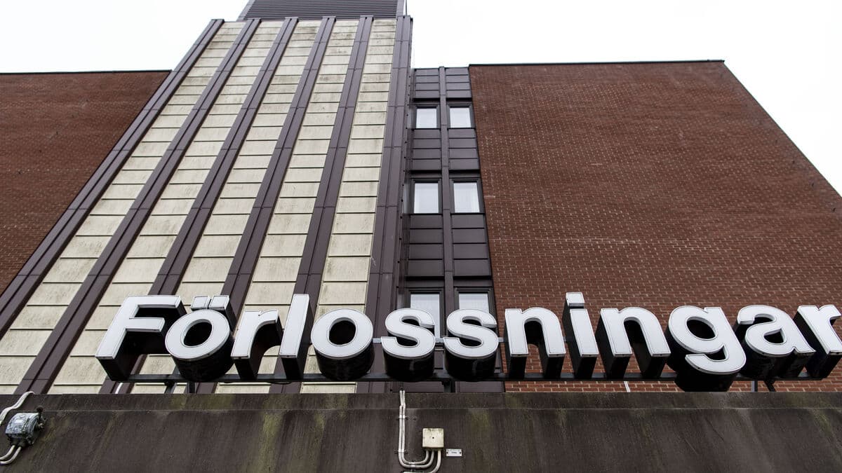 Midwife under investigation: Continued to attend home births