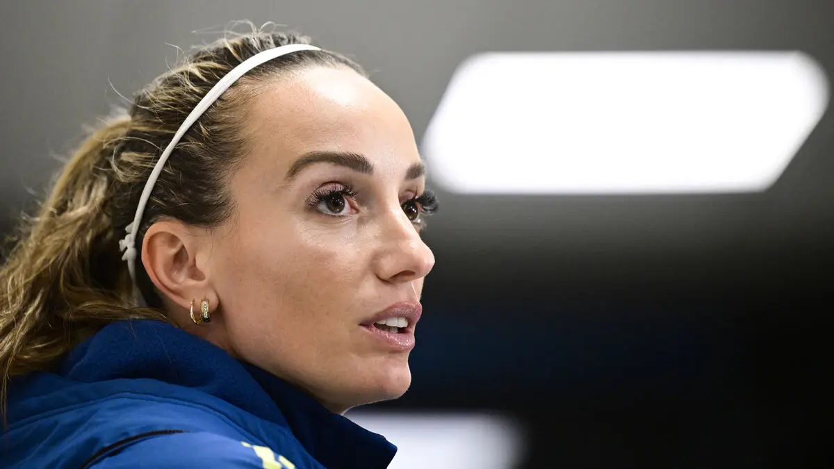 Kosovare Asllani injured, carried off