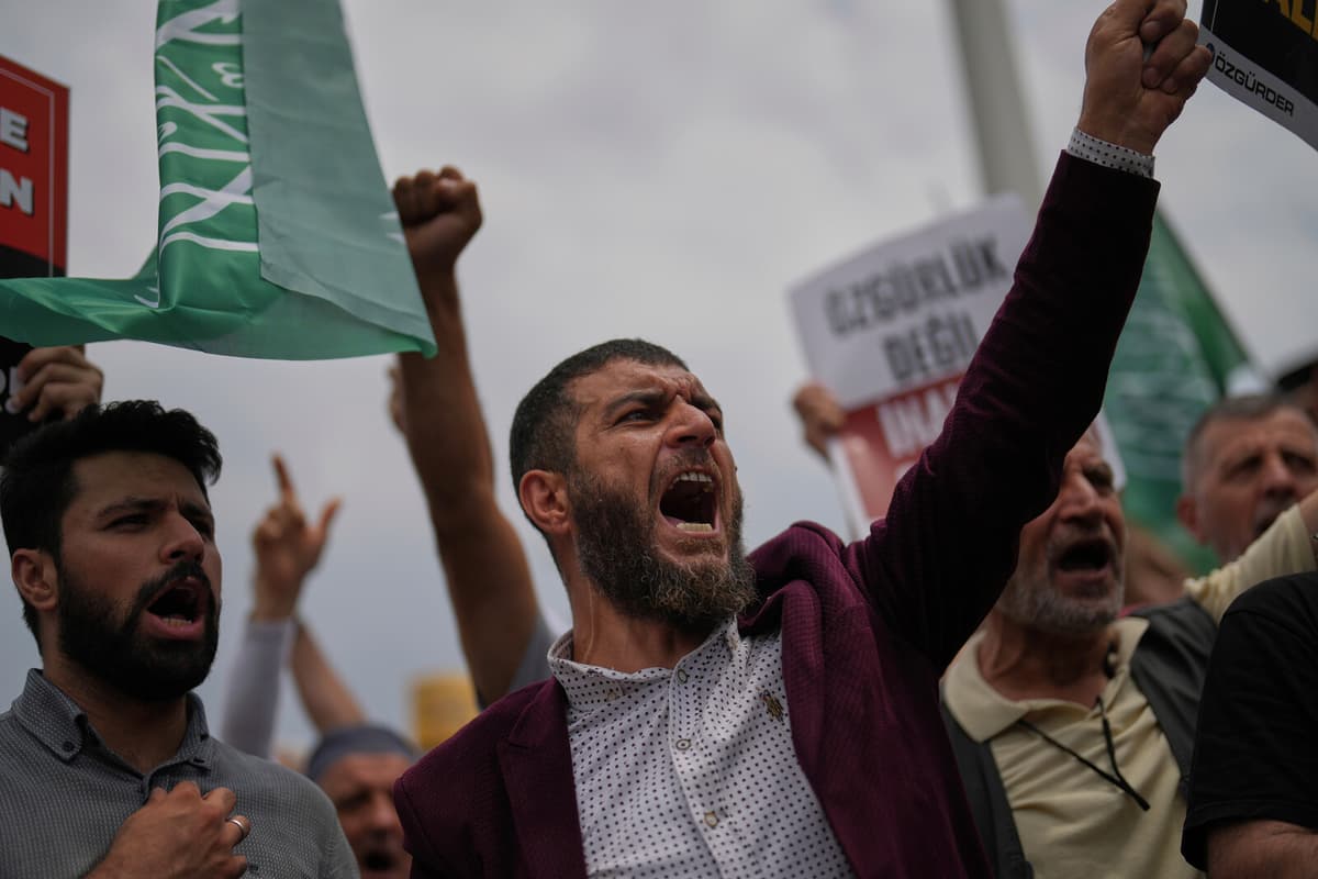 Four Arrested in Turkey Over Satirical Drawing Protests