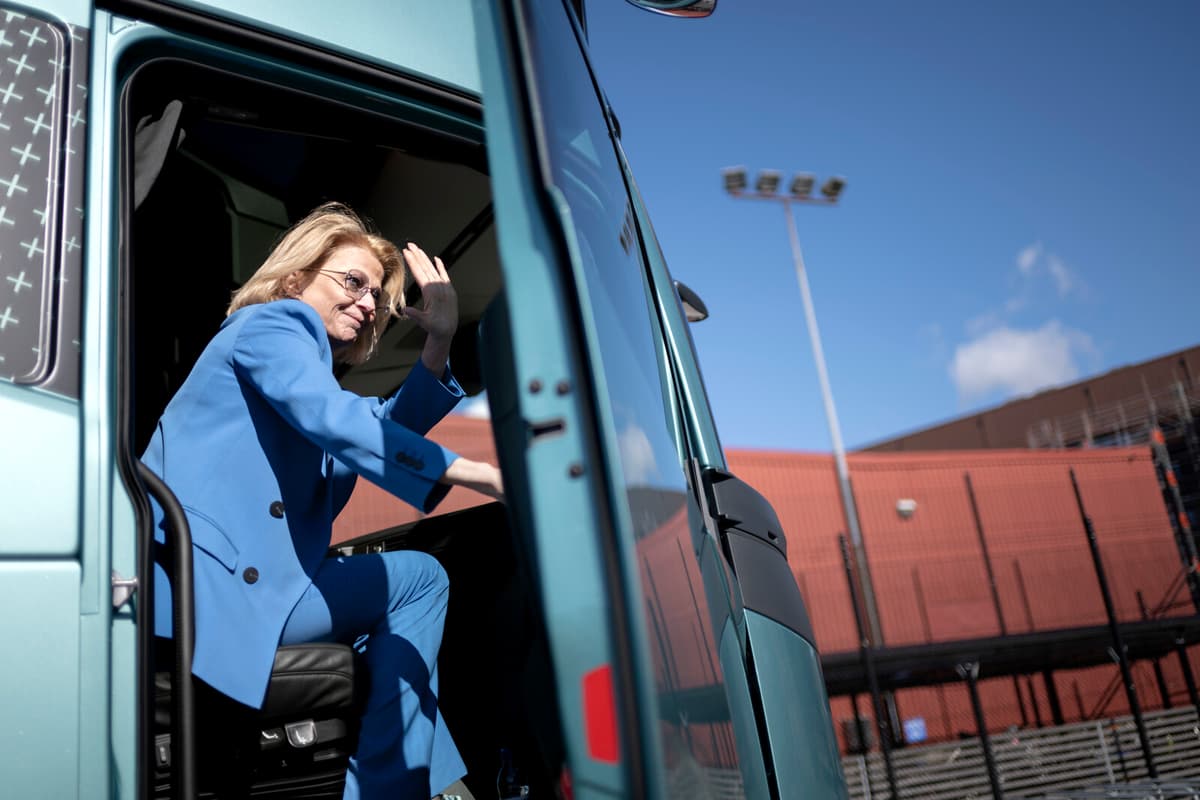 EU Stands Firm Against Trump's Tariff Threats, Says Swedish Minister