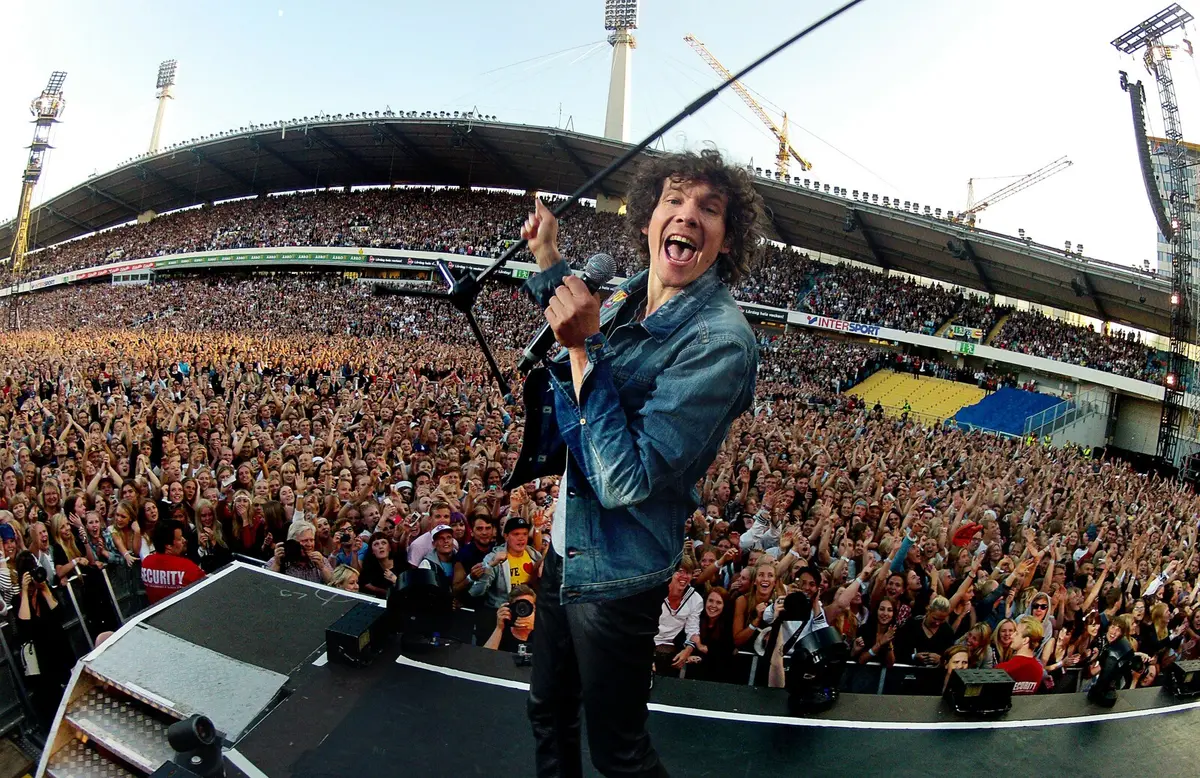 Håkan Hellström Celebrates 25 Years from Indie Roots to National Icon