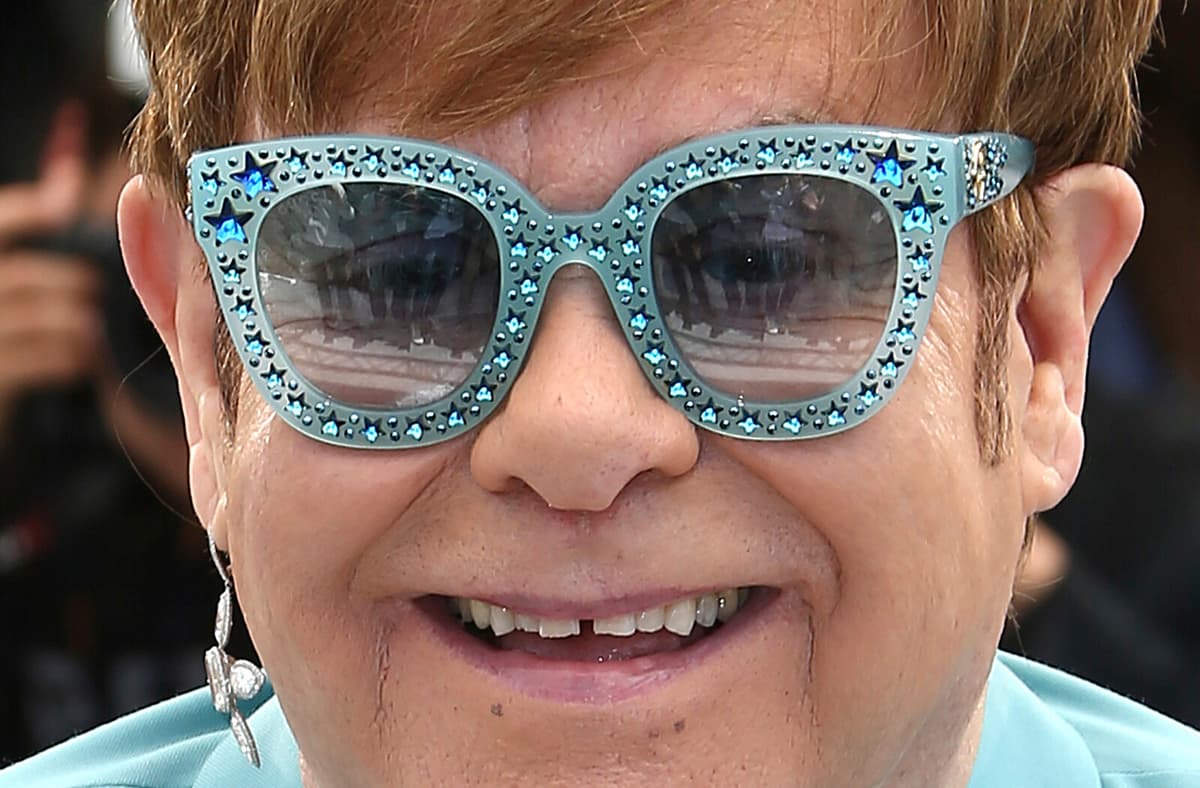 Elton John Celebrates 35 Years of Sobriety