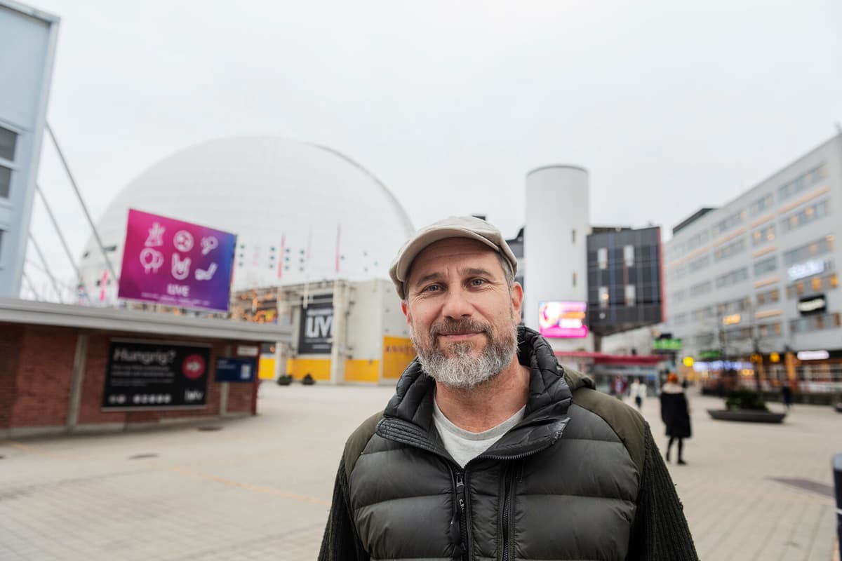 Markoolio Reads from Erotic Novel in SVT Live Broadcast