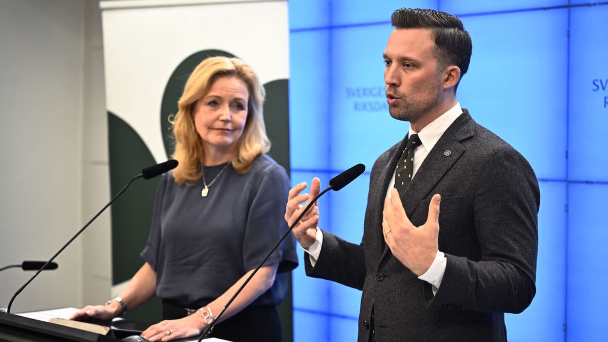 He will be the new party secretary of the Center Party.