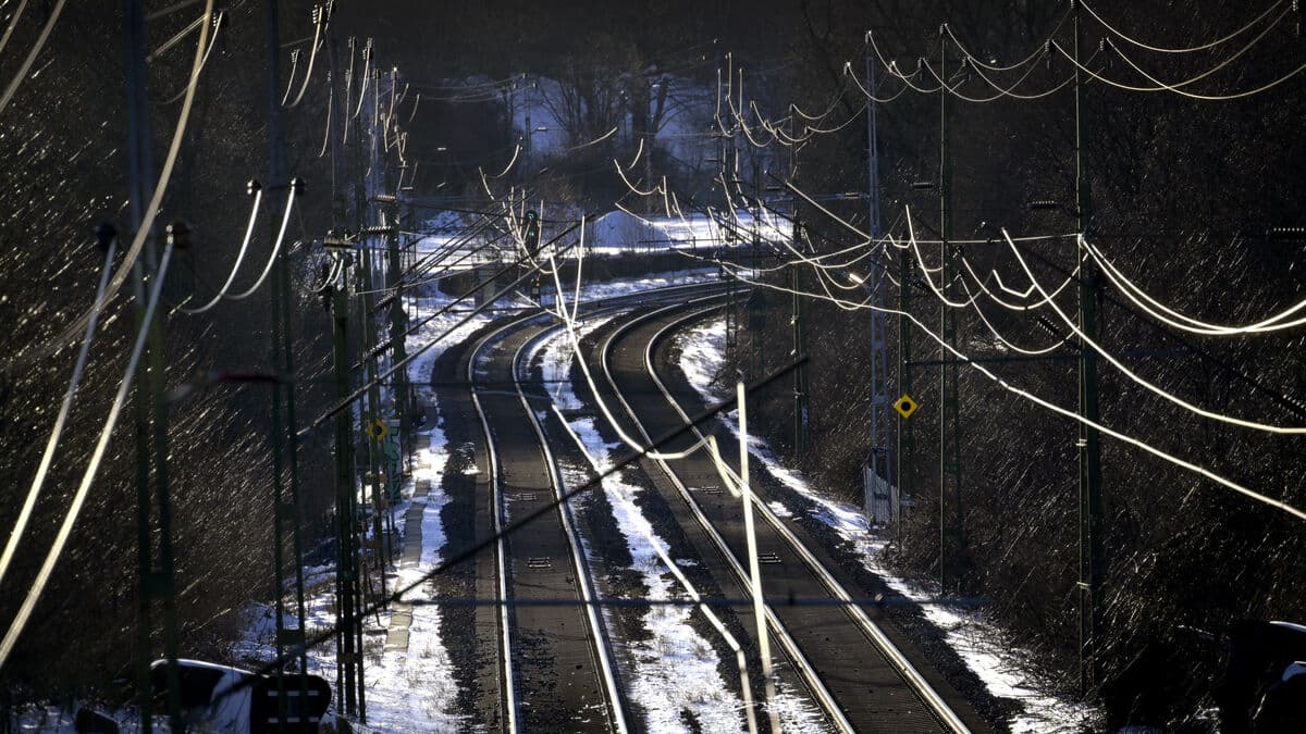 Train traffic halted south of Stockholm after accident near Järna