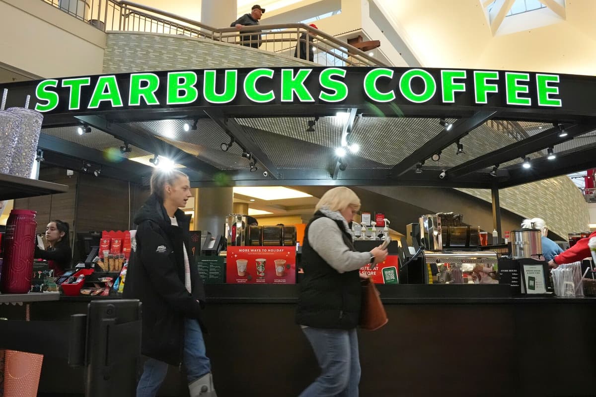 Starbucks to Close Stores and Cut 900 Jobs in Transformation Plan