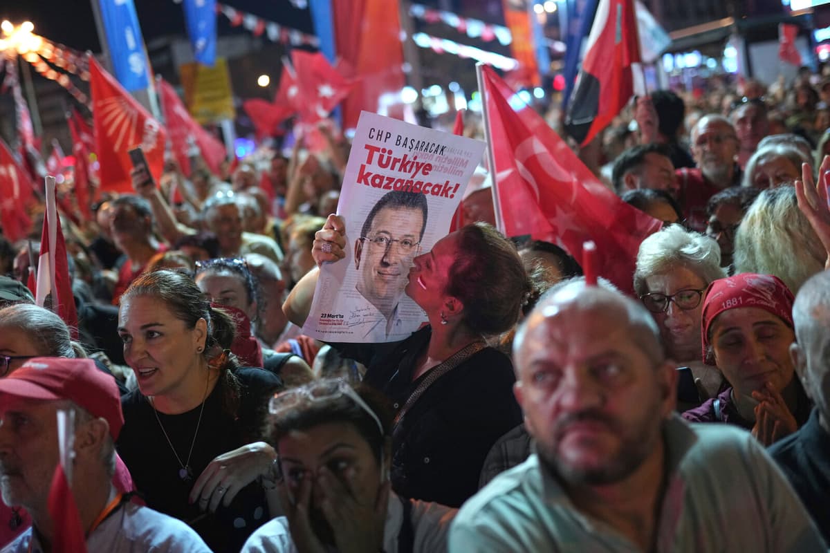 Massive Ankara Protest Backs Turkish Opposition Amid Court Case