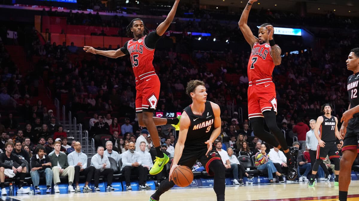 Pelle Larsson delivered 20 points in Miami's 134–91 victory against Chicago