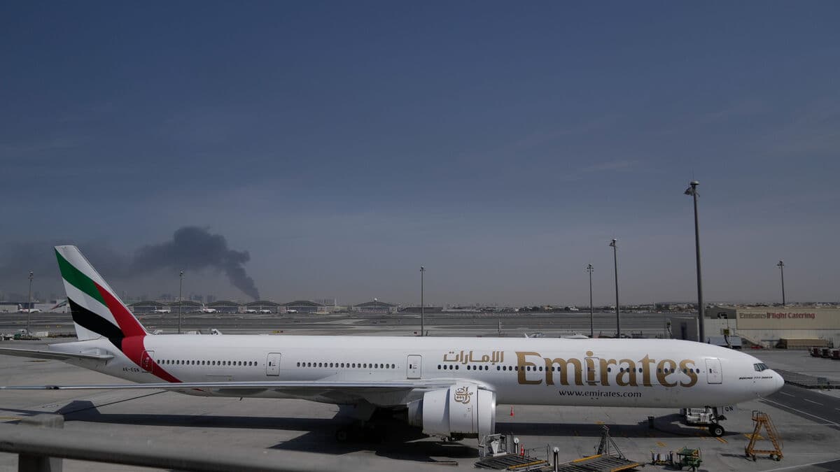 Explosion at Dubai airport - airport had to close again