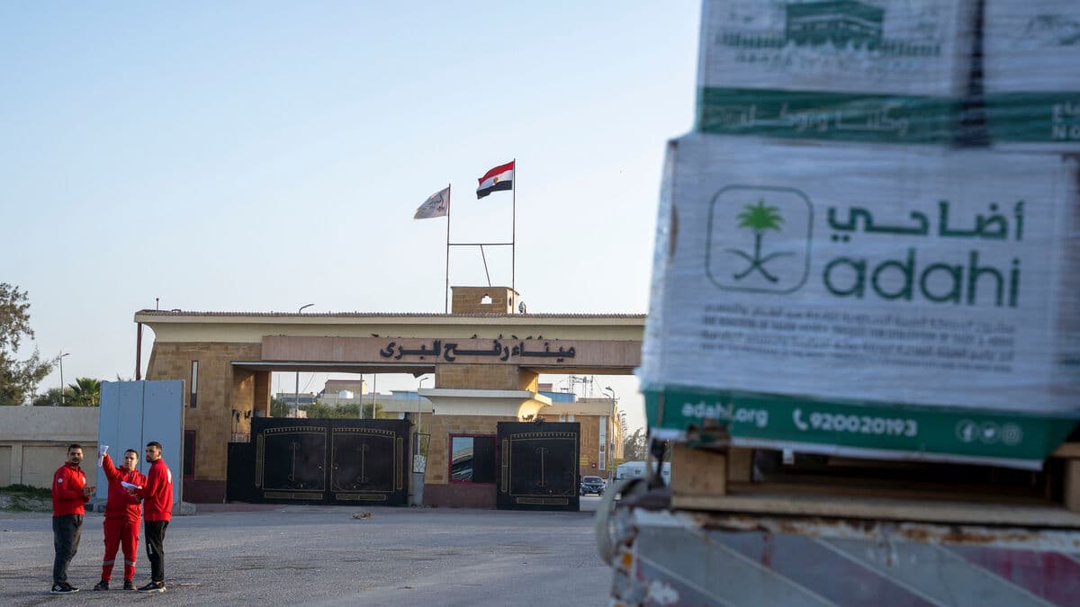 Rafah border crossing opens for some