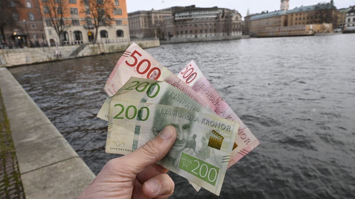 Sweden's national debt grew, but became cheaper