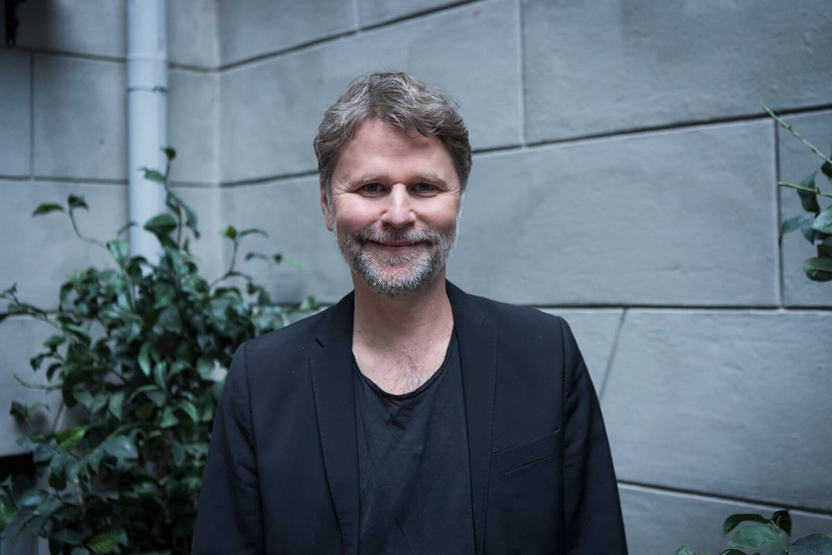 Damn Guys Takes the Stage: Shanti Roney Stars in Stockholm Monologue